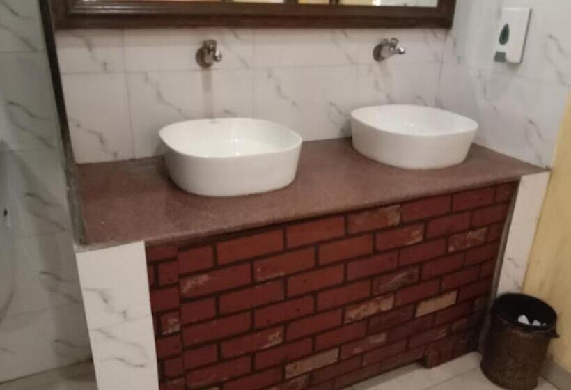 デラックスルーム, Dharma Resorts,fatehpur Sikri