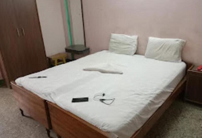 Camera Deluxe, Payal Bhubaneswar