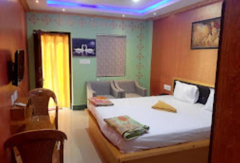 Camera Deluxe, Payal Bhubaneswar