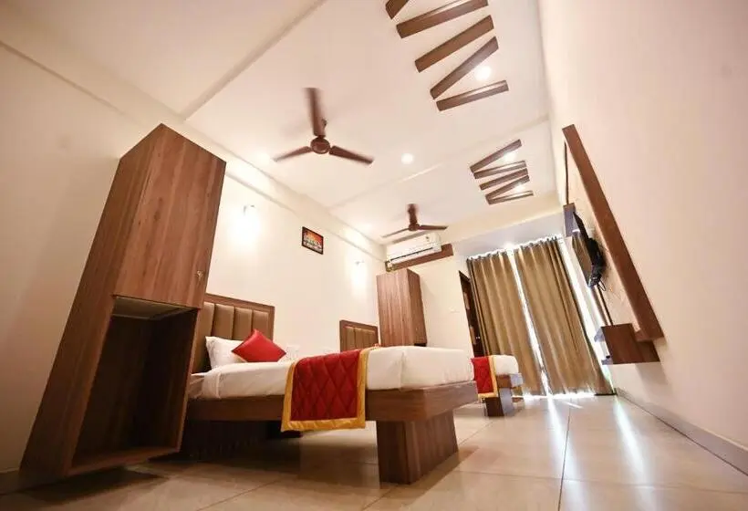 Estudio Estàndard, Rays Inn Boarding & Lodging