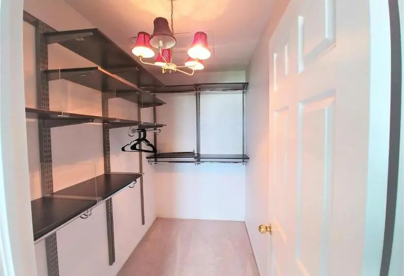 デラックススイート, Rooms Near Train Station