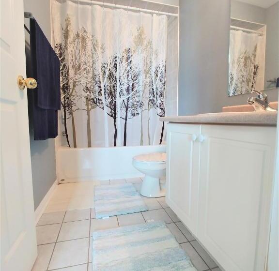 جناح ديلوكس, Rooms Near Train Station