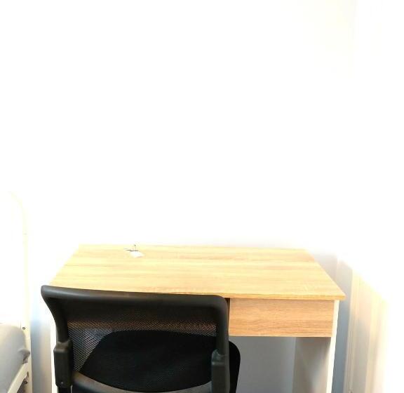 غرفة قياسية, Rooms Near Train Station