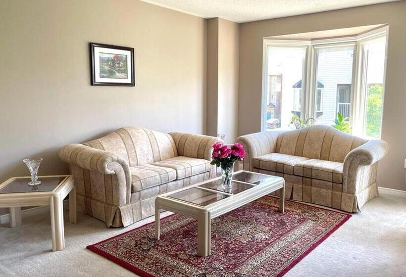 غرفة قياسية, Rooms Near Train Station