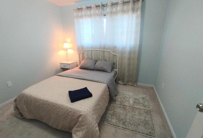 غرفة ديلوكس, Rooms Near Train Station