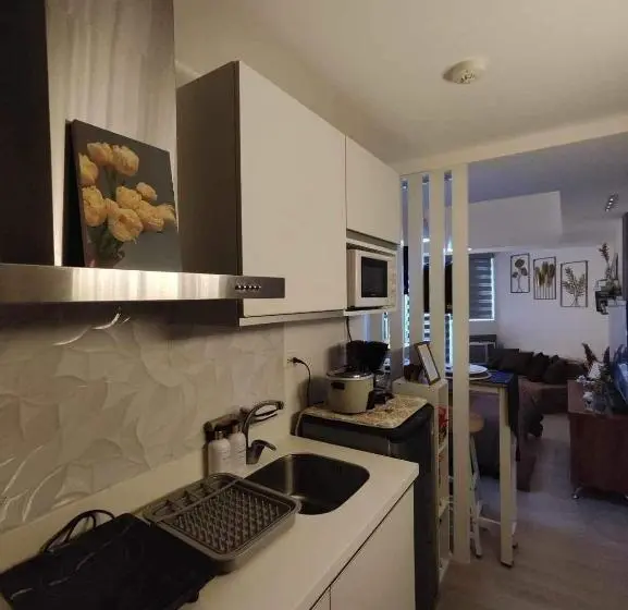 استودیو استاندارد با بالکن, Azure North Staycation By 7twentysix Crib