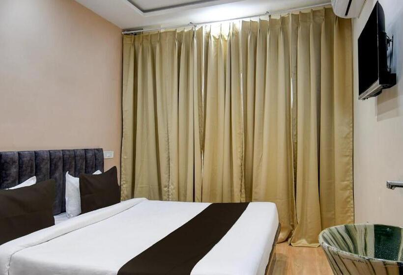 Трехместный Номер Классика, Krishna Inn