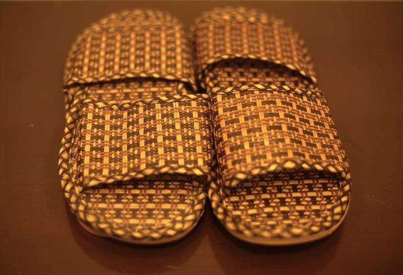 اتاق اکونومی, Lantern