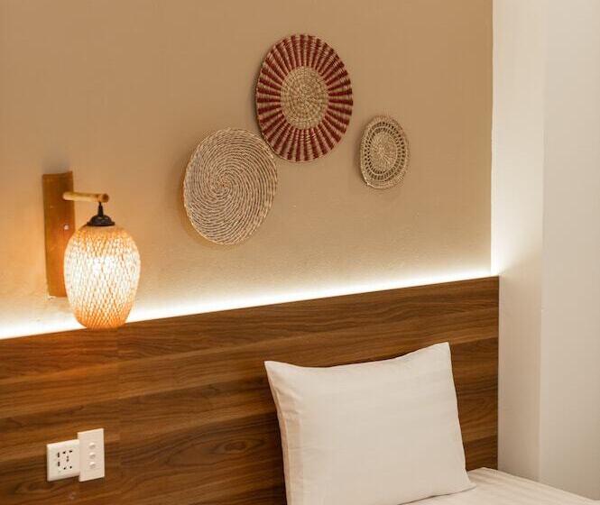 اتاق اجرایی سه نفره, Lantern