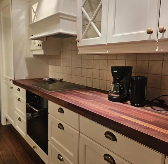 آپارتمان 3 خوابه, Enter Backpack Apartments