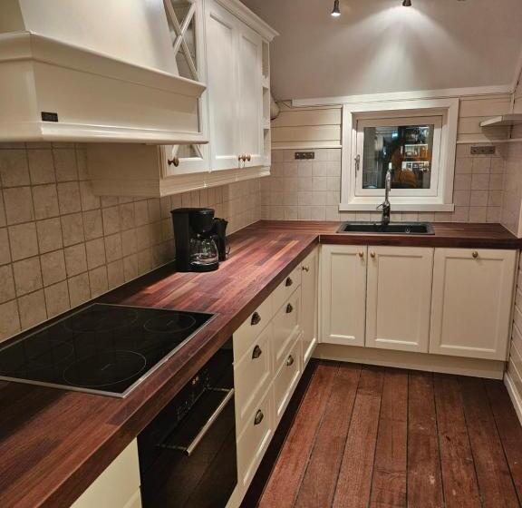 آپارتمان 3 خوابه, Enter Backpack Apartments