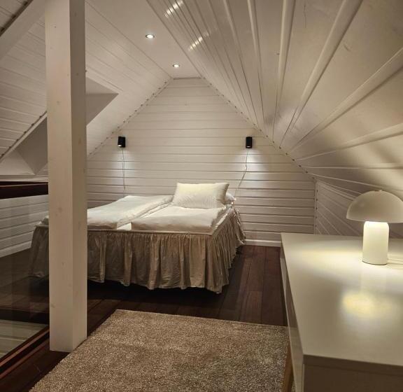 آپارتمان 3 خوابه, Enter Backpack Apartments