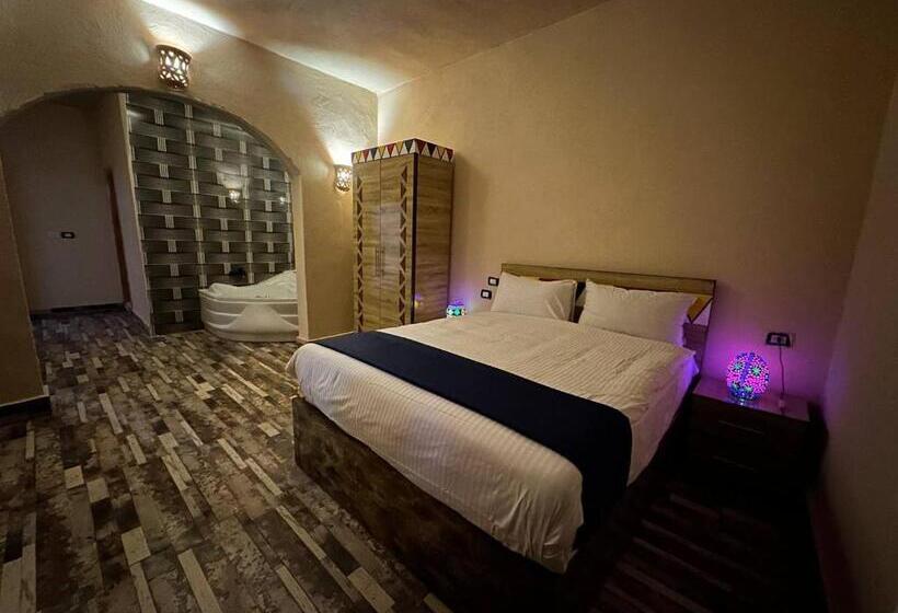 Deluxe Suite King Bed, Achertod Nubian