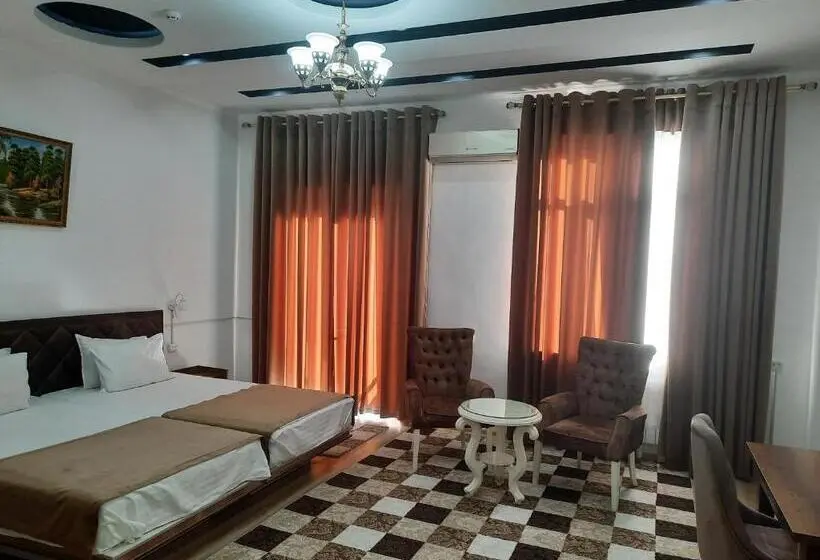 سوئیت با بالکن, Grand Sarbon