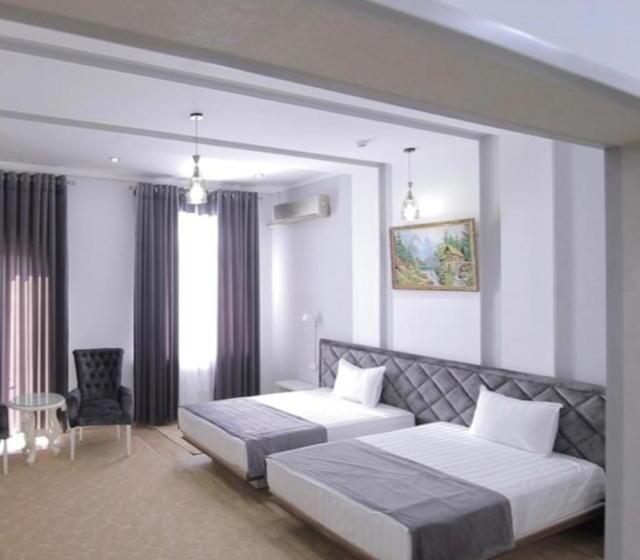 سوئیت با بالکن, Grand Sarbon