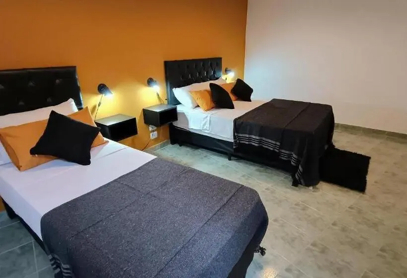 Standard Kolmen Hengen Huone Parveke, Hostería Suites Del Centro
