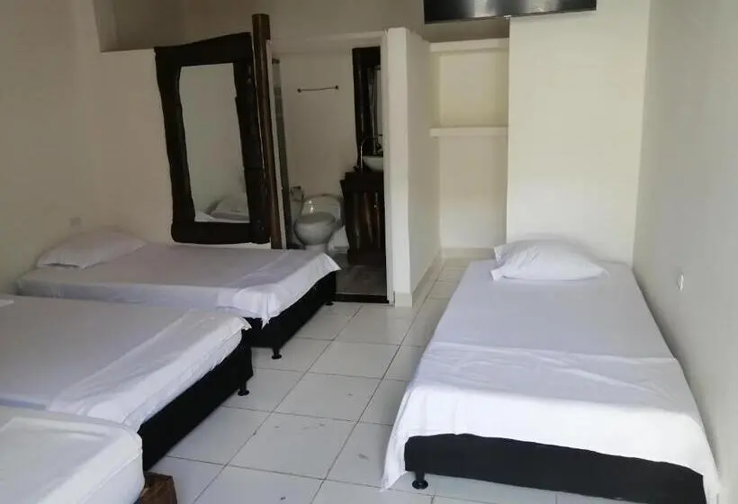 Standard Neljän Hengen Huone, Hosteria Ambeyma