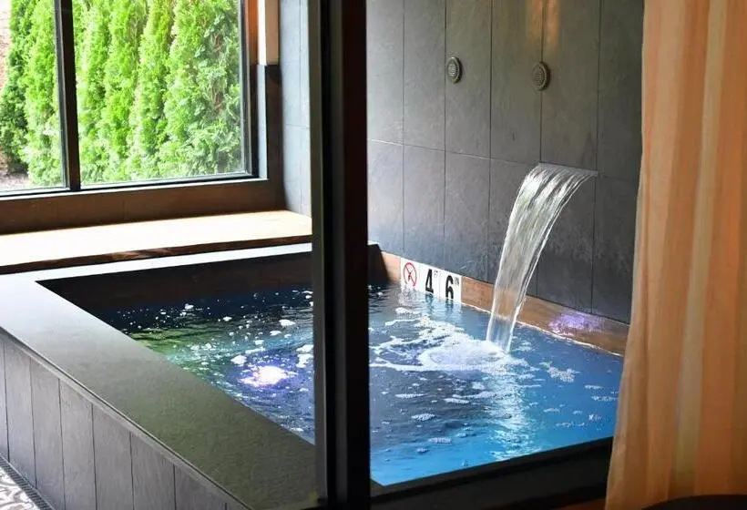 Sviitti Uima-allas, The Swiftwater