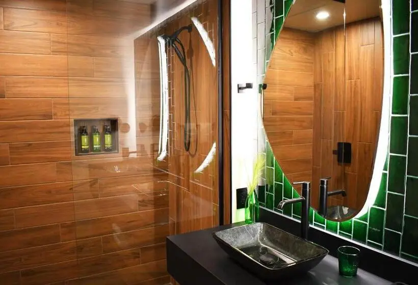 Executive-huone, The Swiftwater