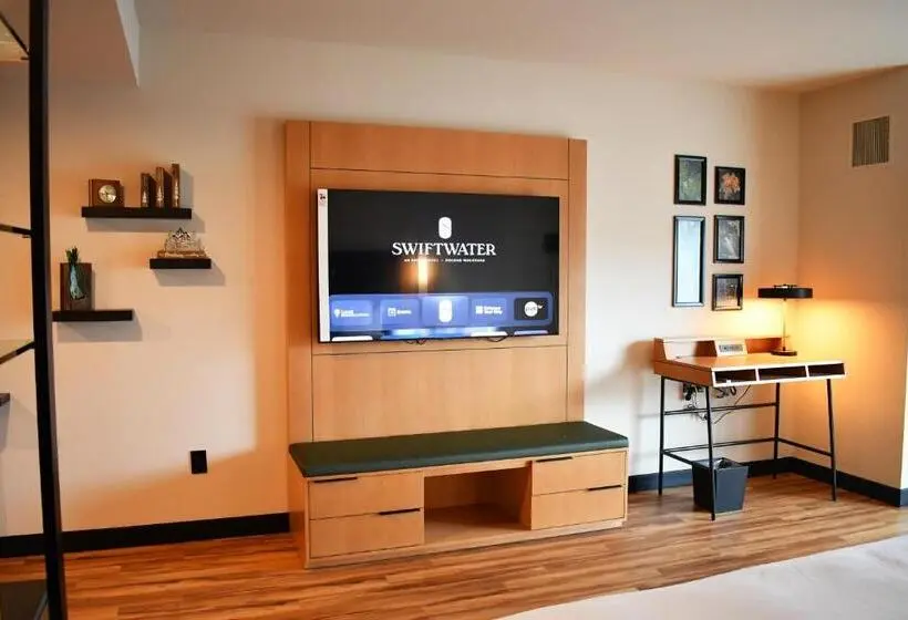 Deluxe-studio, The Swiftwater