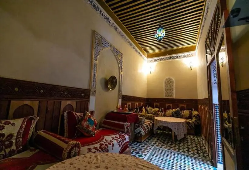 اتاق راحتی سه تخته, Riad Dar Diwan