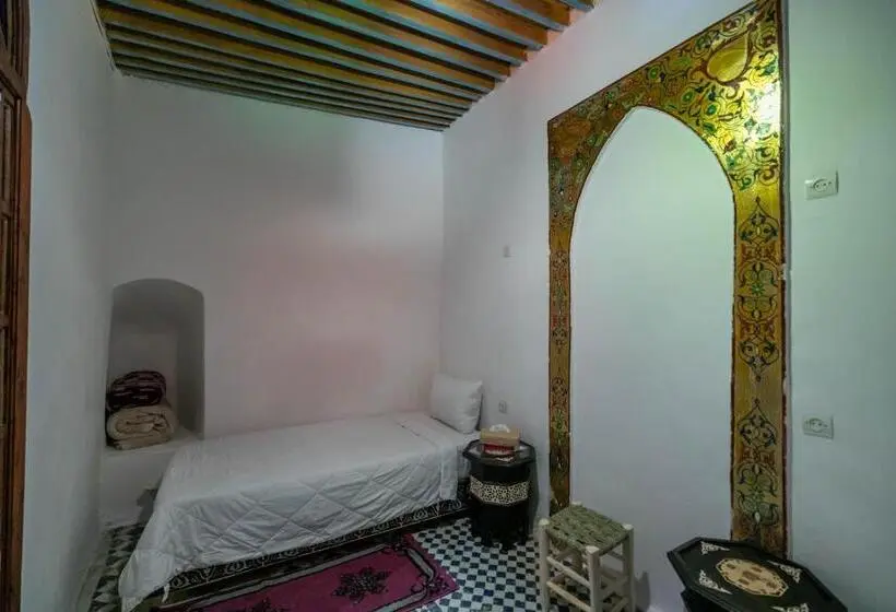 اتاق اکونومی, Riad Dar Diwan