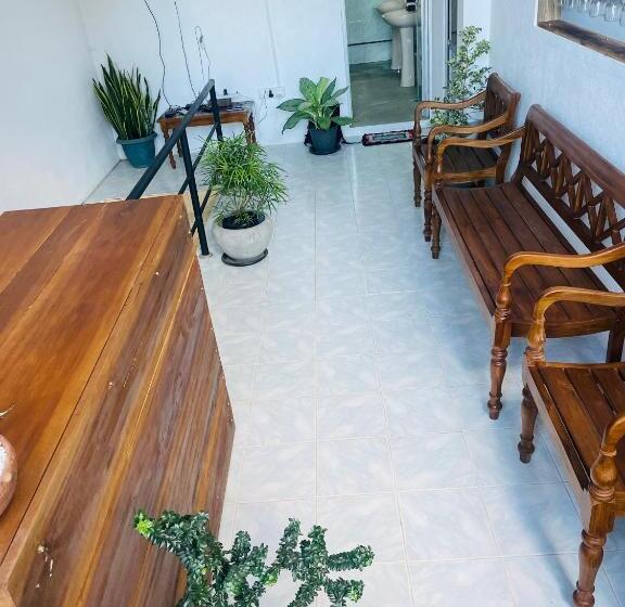 מיטה בחדר משותף, R Eight Hostel