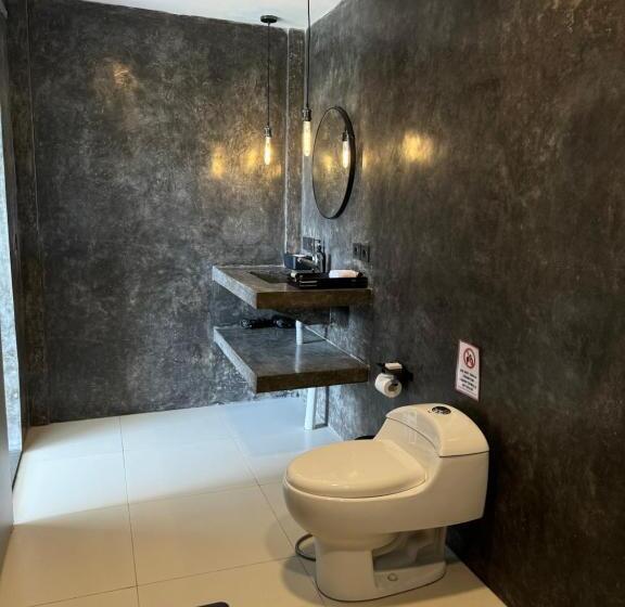 إستديو قياسى مطل على حمام السباحة, Villa Valeria