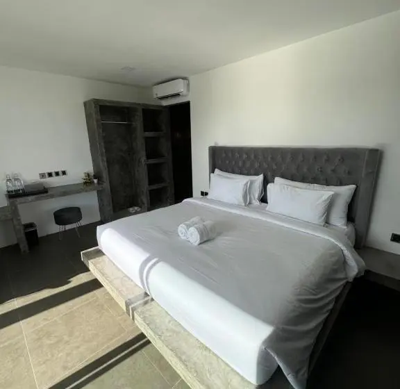 プールビュースタンダードステューディオ, Villa Valeria