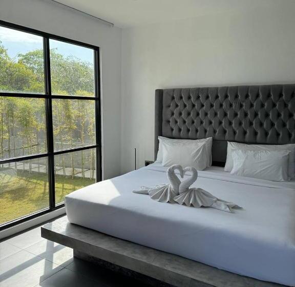 إستديو قياسى مطل على حمام السباحة, Villa Valeria