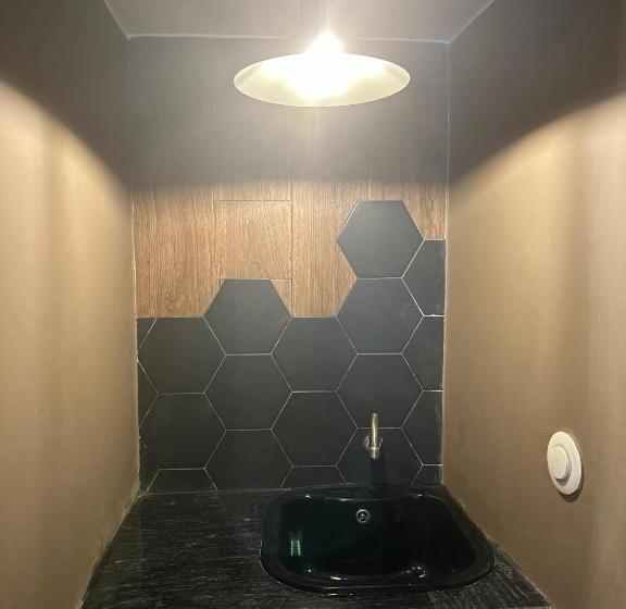 استودیوی استاندارد, N