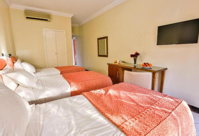 اتاق خانوادگی با چشمانداز باغ, Complexe El Bassatine