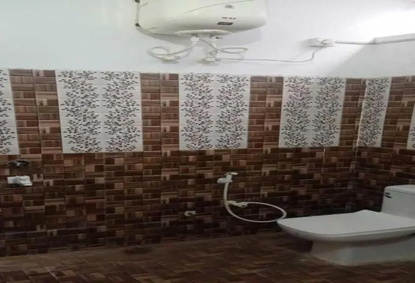 اتاق کلاسیک سه تخته, Oyo Chakeri Crystal