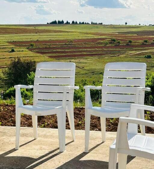 خانه 3 خوابه, Cozy Farm 3bdrm 8 Km Thababosiu