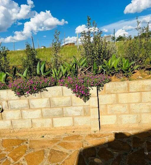 خانه 3 خوابه, Cozy Farm 3bdrm 8 Km Thababosiu