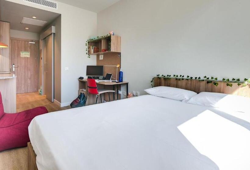 غرفة قياسية مزوَّدة بتراس, Livensa Living Studios Valencia Viveros