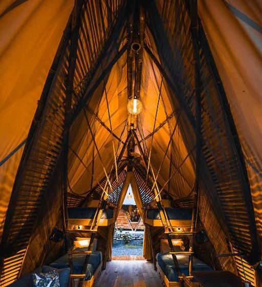 سرير فى غرفة مشتركه, Jungle Gayborhood   Lgbtq Boutique Hotel And Retreat