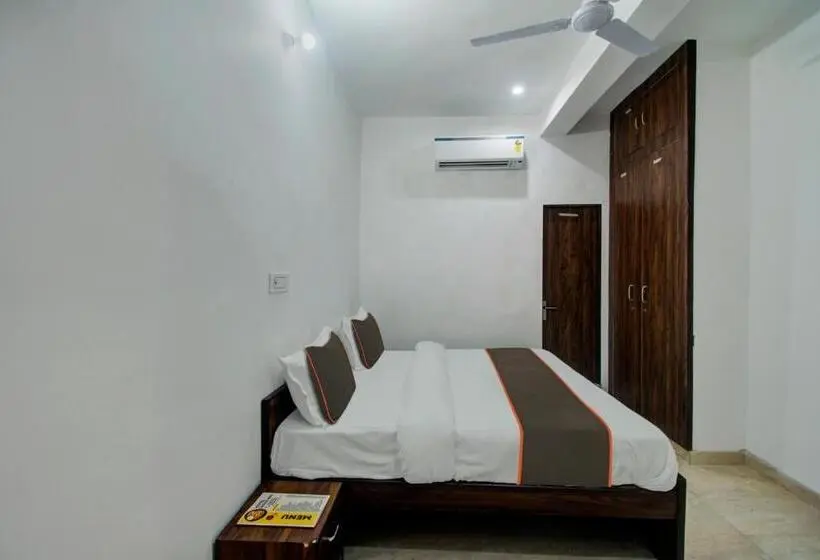 Classic Kolmen Hengen Huone, Oyo 82094 Hotel Saras Inn