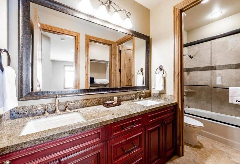 خانه 4 خوابه, Vintage On The Strand By All Seasons Resort Lodging