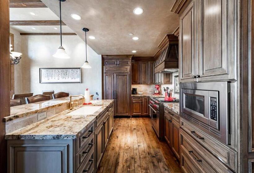 خانه 4 خوابه, Vintage On The Strand By All Seasons Resort Lodging