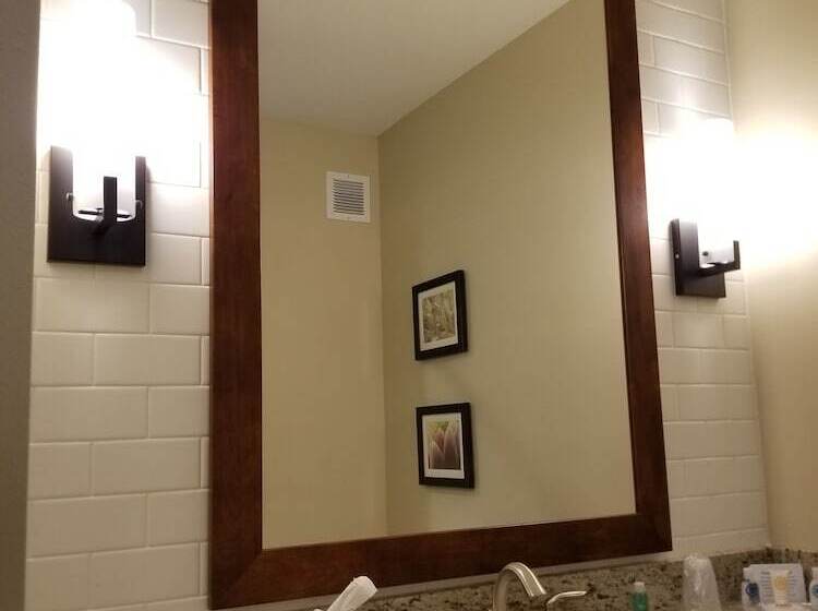 Люкс, Comfort Suites University Brookings