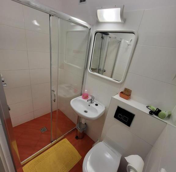 اتاق استاندارد چهار تخته, Damroka