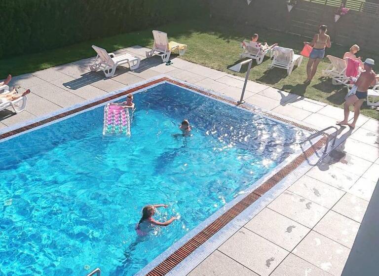 استودیو استاندارد با تراس, Damroka