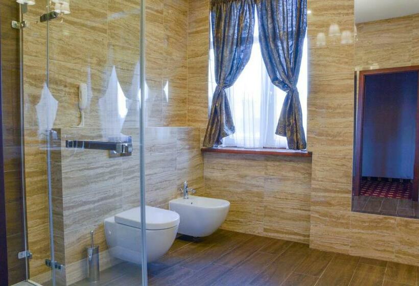 سوئیت پرزیدنت, Komoda Club Residence