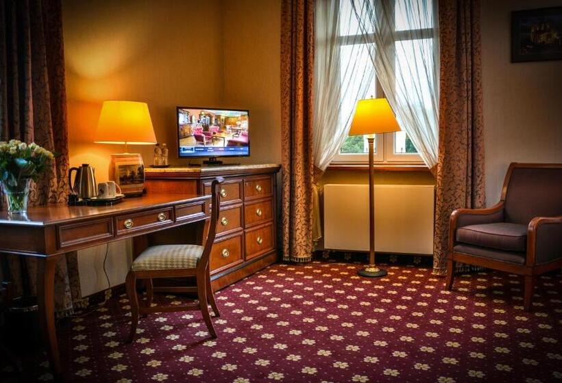 اتاق لوکس, Komoda Club Residence