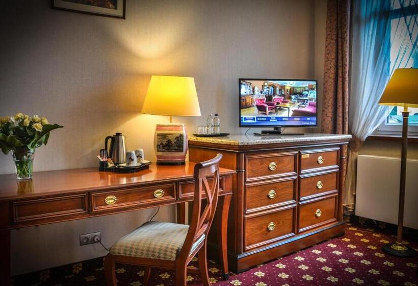 اتاق لوکس, Komoda Club Residence