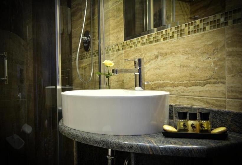 اتاق لوکس, Komoda Club Residence