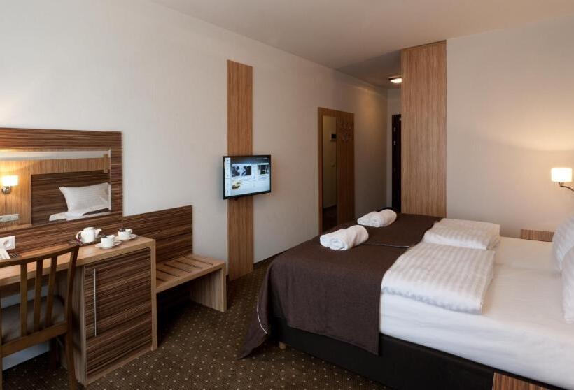 חדר דחוקס עם מיטת קינג, Milenium