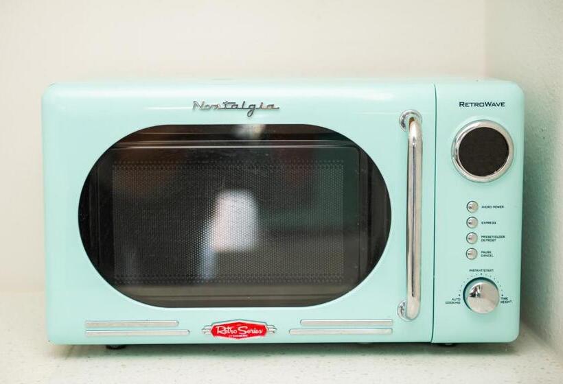 标准工作室, Sunburst Inn