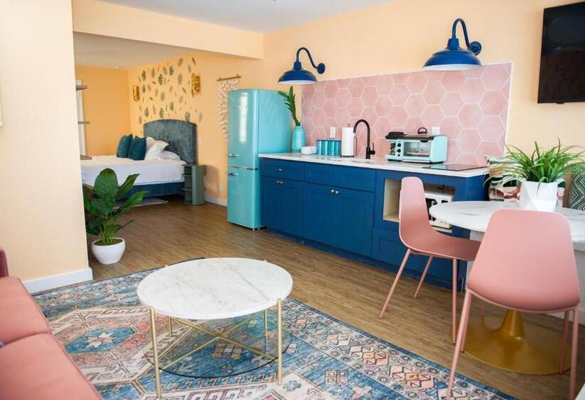 豪华工作室, Sunburst Inn